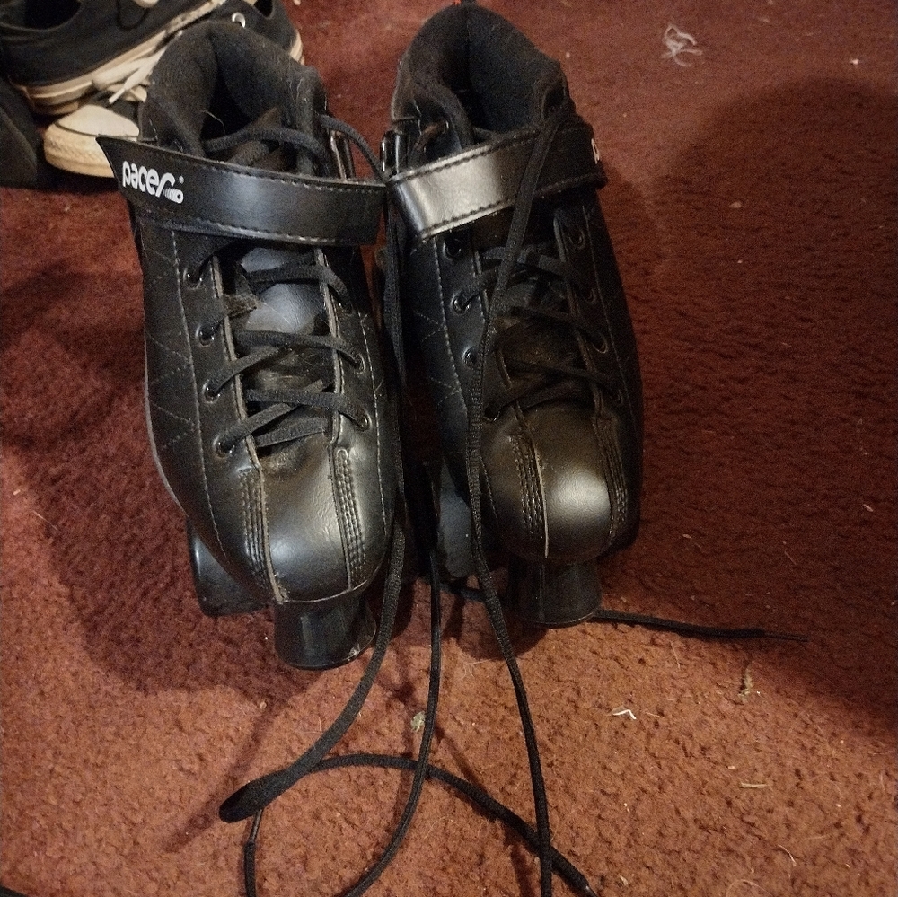 Skates - Picture 3 of 4